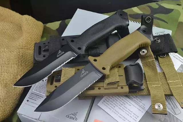 漫画中的“现代刀具设计“