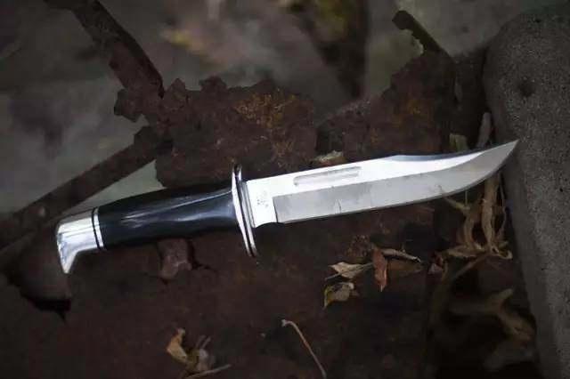 漫画中的“现代刀具设计“