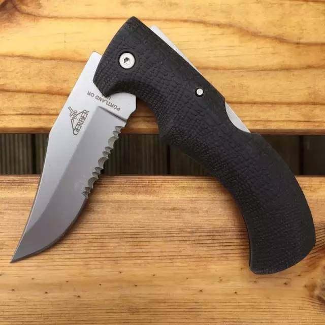 漫画中的“现代刀具设计“