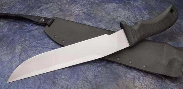 漫画中的“现代刀具设计“