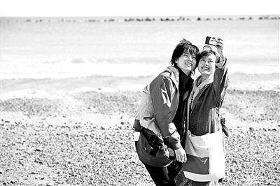 当爱情不再可靠他反复给出“甜蜜关系”的不同答案