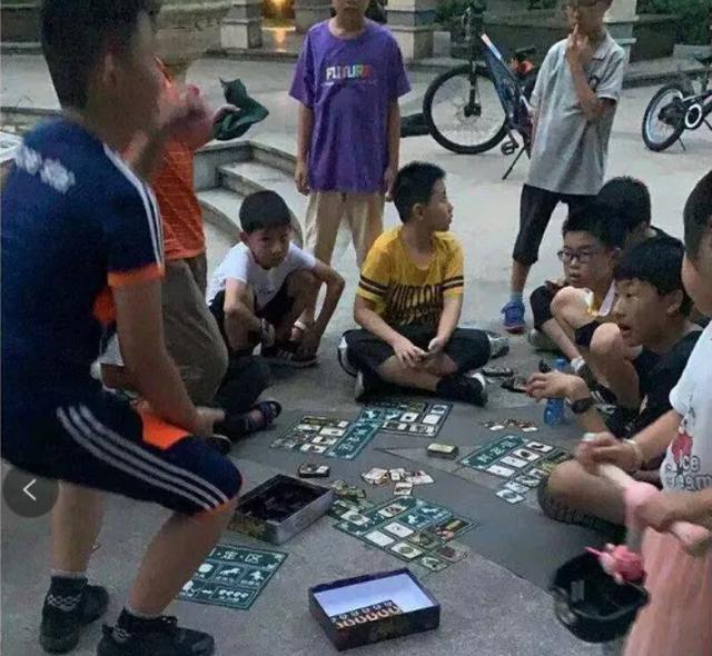 未成年人的网游被限制后，他们打起了女仆主意：付费让女仆写作业