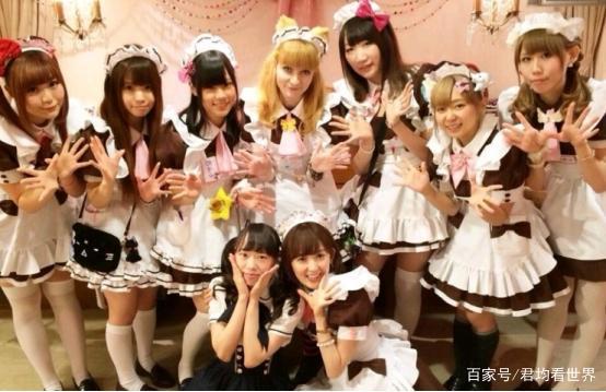 直击日本女仆店！美少女跪地式服务，跪地姿势却另有玄机