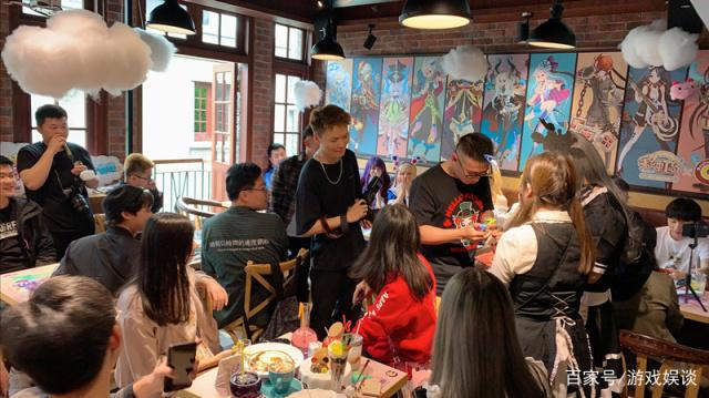 羡煞全国宅男！魔都彩虹岛X萌果酱女仆咖啡店人气爆表