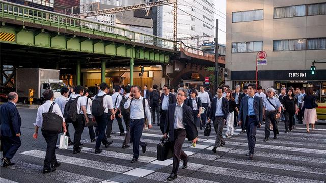 因为一部《咒术回战》二创作品，日本网友明白到“日本正在变穷”