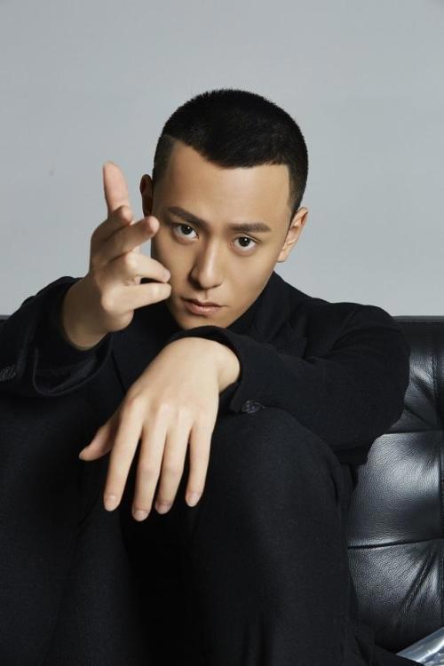 《网球王子》十年，男主成夭夭男友，队长变身主持人，他却已离世