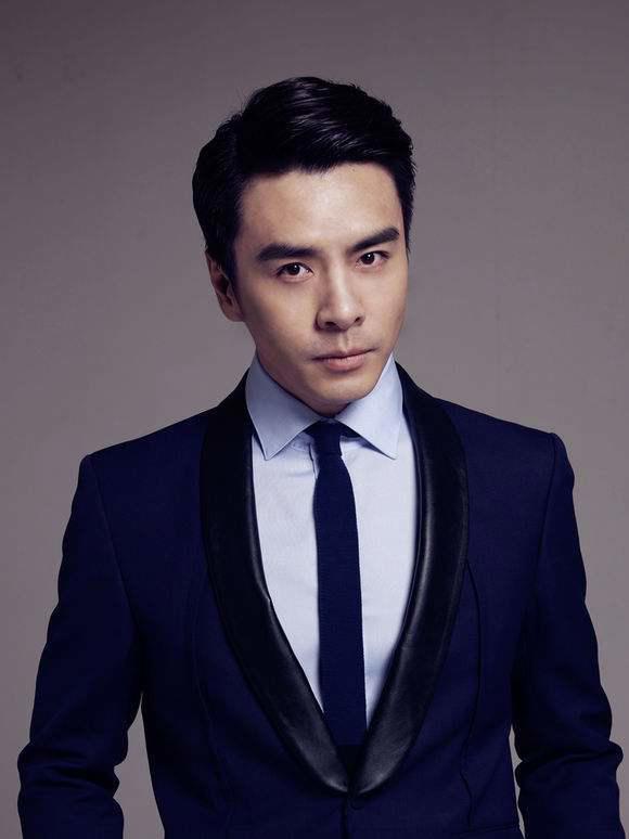 《网球王子》十年，男主成夭夭男友，队长变身主持人，他却已离世