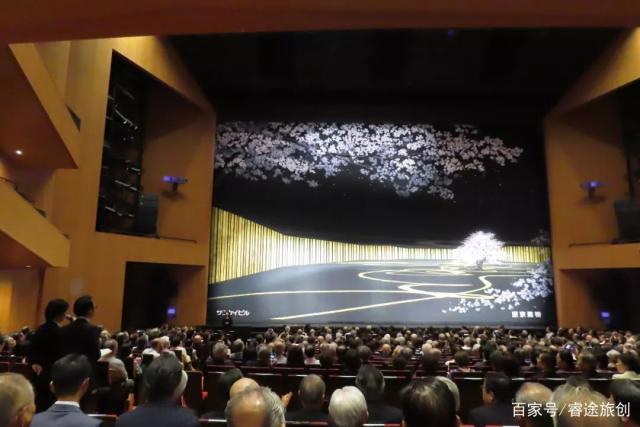 从无人逗留的到“国际剧场型车站”，池袋做了什么？