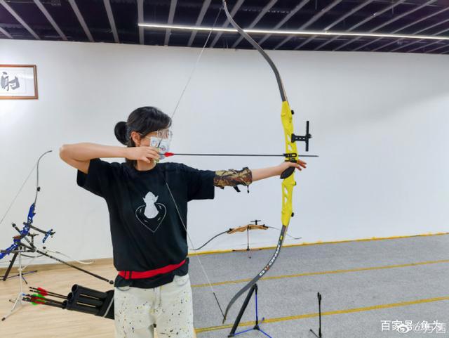 射击、追番、攀岩、分享音乐…“30 姐姐”万茜依然中二