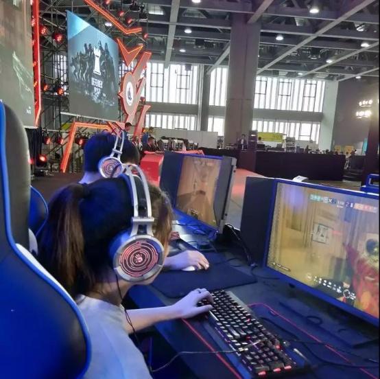 光轴承载速度情血手幽灵助力第二届《彩虹六号：围攻》