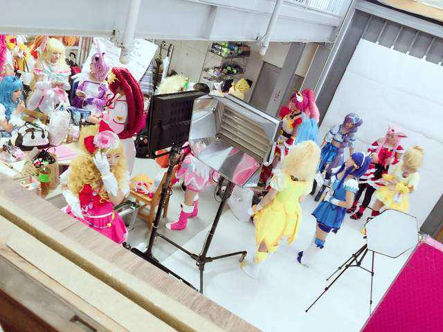 眼花缭乱！45人COSPLAY光之美少女，要拍下所有人也是种本事啊