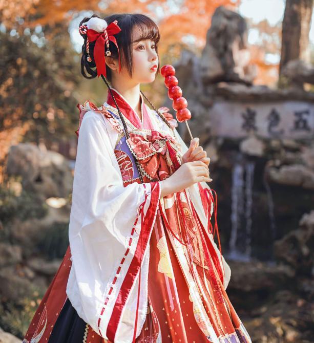 汉服lo装不是cos，但如果想穿它们出cos的话，也可以超惊艳