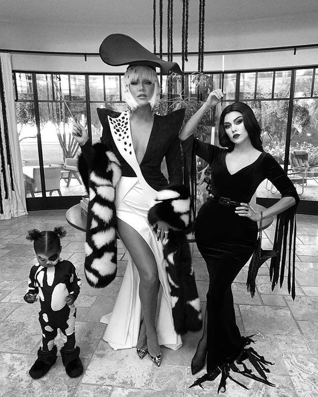 在过万圣节这件事上，明星们比你较真多了，现在你可以安排了！