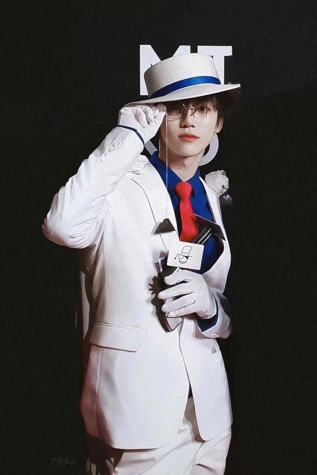 在过万圣节这件事上，明星们比你较真多了，现在你可以安排了！