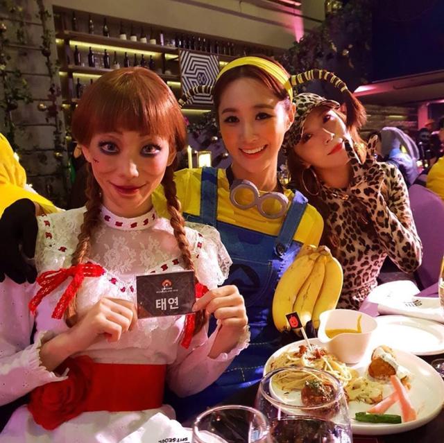 在过万圣节这件事上，明星们比你较真多了，现在你可以安排了！