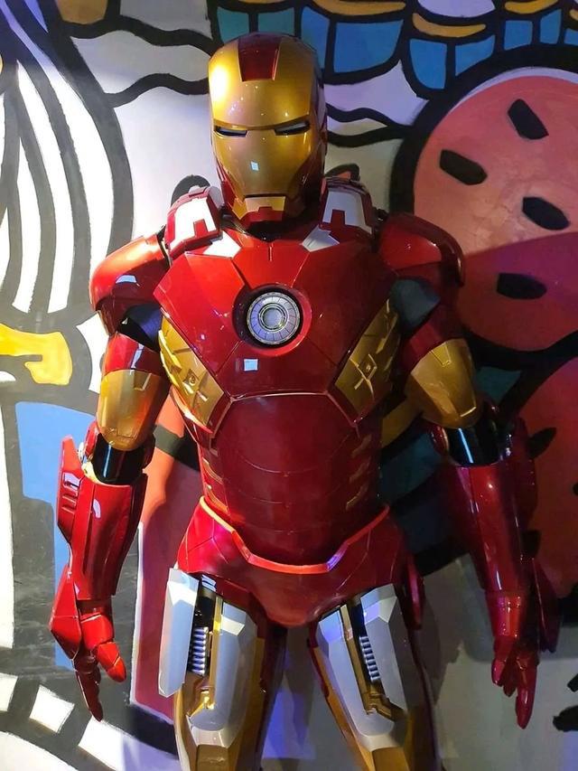 在过万圣节这件事上，明星们比你较真多了，现在你可以安排了！