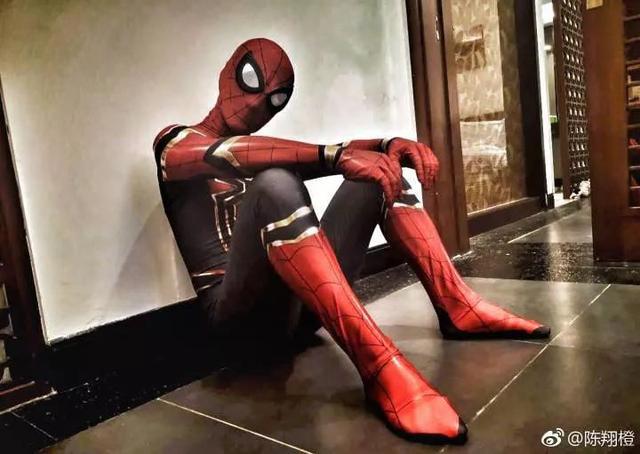 在过万圣节这件事上，明星们比你较真多了，现在你可以安排了！