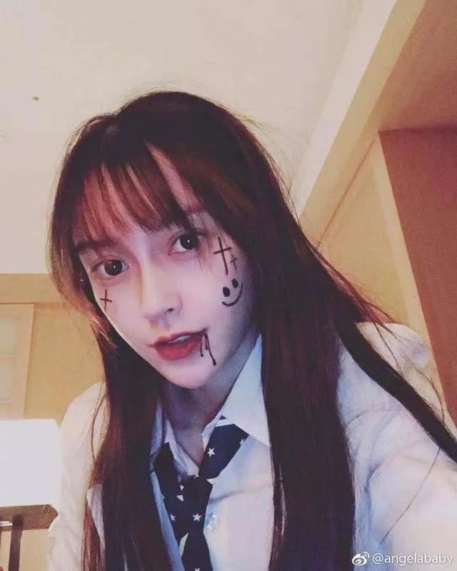 在过万圣节这件事上，明星们比你较真多了，现在你可以安排了！