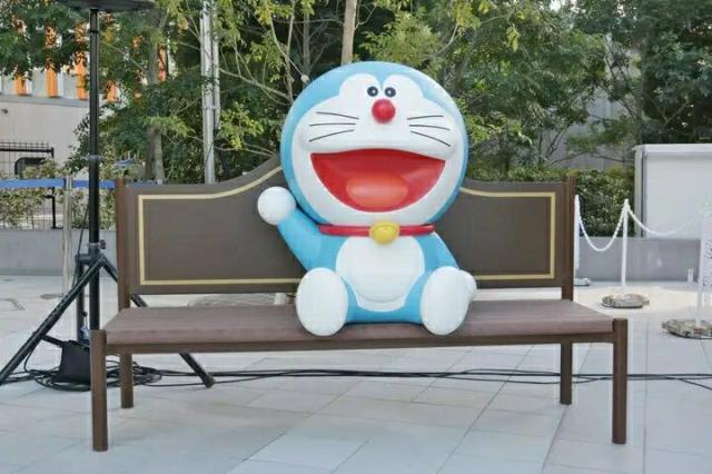 《哆啦a梦》诞生50周年了，日本台场为此安设“哆啦a梦”主题时钟