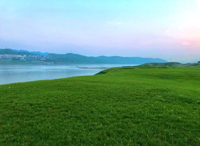 渝北千年老街，曾是重庆“农业大镇”，如今人称“虞美人山坡”