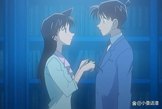 你以为柯南动画只在正片里撒糖？不，它在剧场版里撒更多