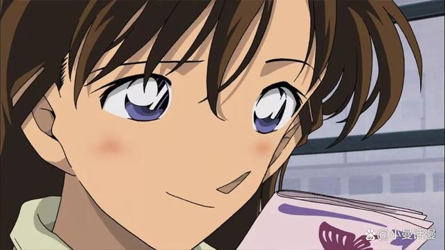 你以为柯南动画只在正片里撒糖？不，它在剧场版里撒更多