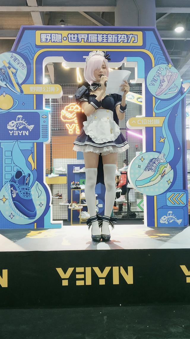 漫展现场，白丝控福利第十六弹！旗袍初音和白丝穹妹，你会选谁？