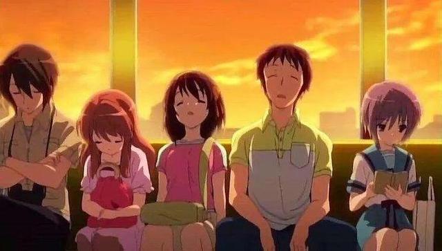 动漫里的“圣诞夜”有糖便有刀，圣诞怎么没想到刀比糖多？