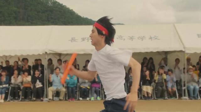 《橘色奇迹》这部科幻爱情片，既展现了完美爱恋，还有纯洁的友情