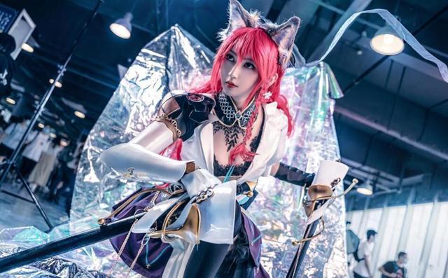 美少女与机甲的组合，总是那么吸引人，网友：反差萌！