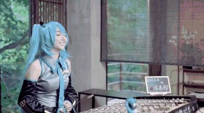 你听说过扬琴吗？她！是敲扬琴的闪光少女！