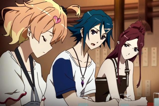 机战、歌姬、三角恋，外加抖腿神曲，堪称动漫界的一股泥石流