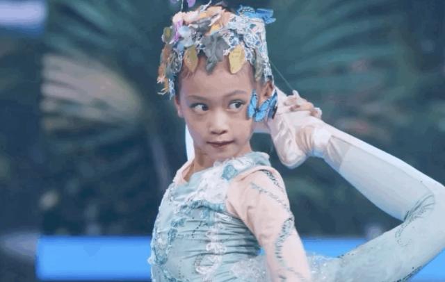 妈妈摊前卖猪肉，女儿摊后跳芭蕾引群嘲：不怕你没钱，就怕你认命