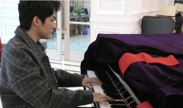 张新成英语圈粉！爱豆业务能力过关，业余技能才成加分项