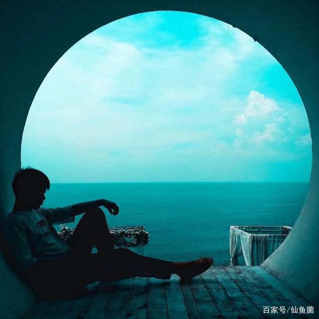 溜溜球与破旧的木滑板，泛出了那个午后照在母亲身上的光