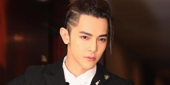 他曾是偶像剧一哥，如今成cos圈大神网友：他承包了我整个青春！