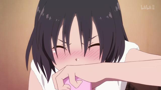 这部新番恐被b站下架，剧情相当恶心人，女主当众解衣拍艺术照