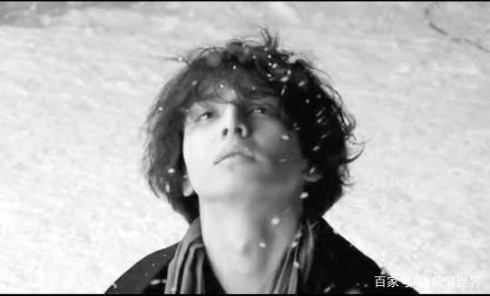 《人间失格》“生而为人，我很抱歉”，只因软弱的灵魂和恐惧的心