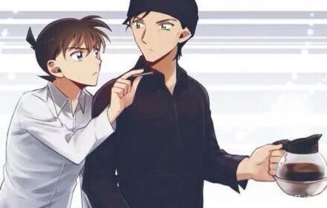 知道柯南变小的都有谁？最后这位不仅知道，还经常利用新一身份