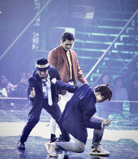 街舞4变COS秀，柯南鲁邦三世次元大介联动，王一博化身毛利小五郎