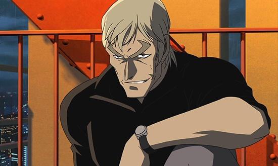 《漆黑的追踪者》谁是携带记忆卡的黑衣组织成员？