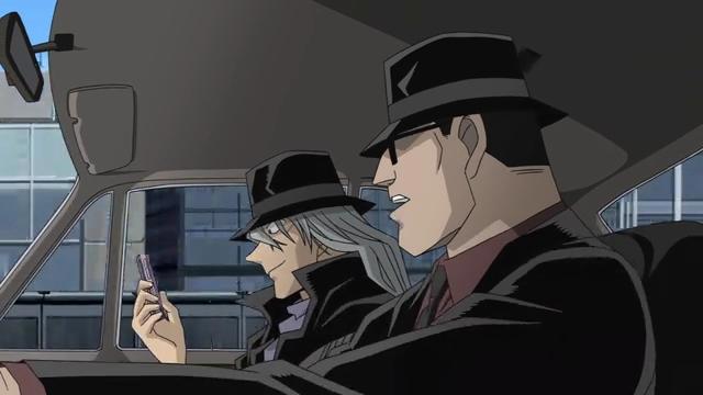 名侦：柯南身份曝光？黑暗组织竟然潜入警局，柯南危险了