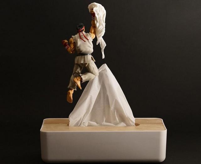 蟹味菇百裂脚，纸巾升龙拳，牙膏筋斗云，不平凡动漫游戏世界缩影