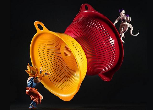 蟹味菇百裂脚，纸巾升龙拳，牙膏筋斗云，不平凡动漫游戏世界缩影