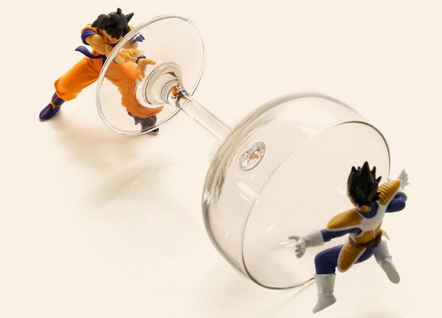 蟹味菇百裂脚，纸巾升龙拳，牙膏筋斗云，不平凡动漫游戏世界缩影