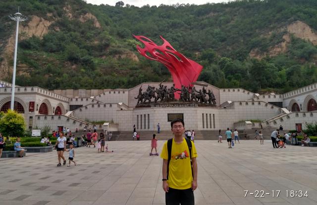 他是上科大优秀本科毕业生，程序设计竞赛多次获奖，将赴微软工作