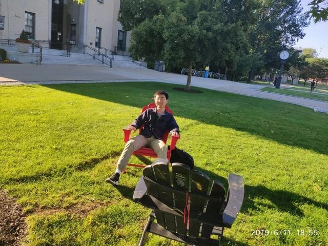 他是上科大优秀本科毕业生，程序设计竞赛多次获奖，将赴微软工作