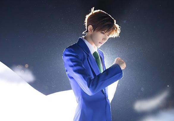 熊祁Cos名侦探冰上的尤里，粉丝：女生帅气起来就没男生的事了