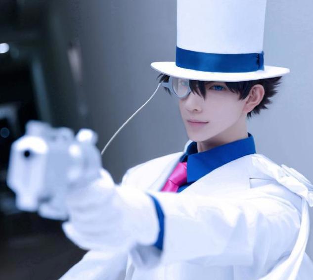 熊祁Cos名侦探冰上的尤里，粉丝：女生帅气起来就没男生的事了