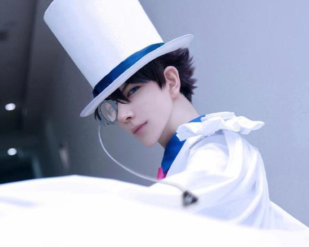 熊祁Cos名侦探冰上的尤里，粉丝：女生帅气起来就没男生的事了